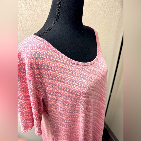 LuLaRoe Pink floral asymmetrical hem Short Sleeve T-Shirt size Medium - Picture 5 of 8